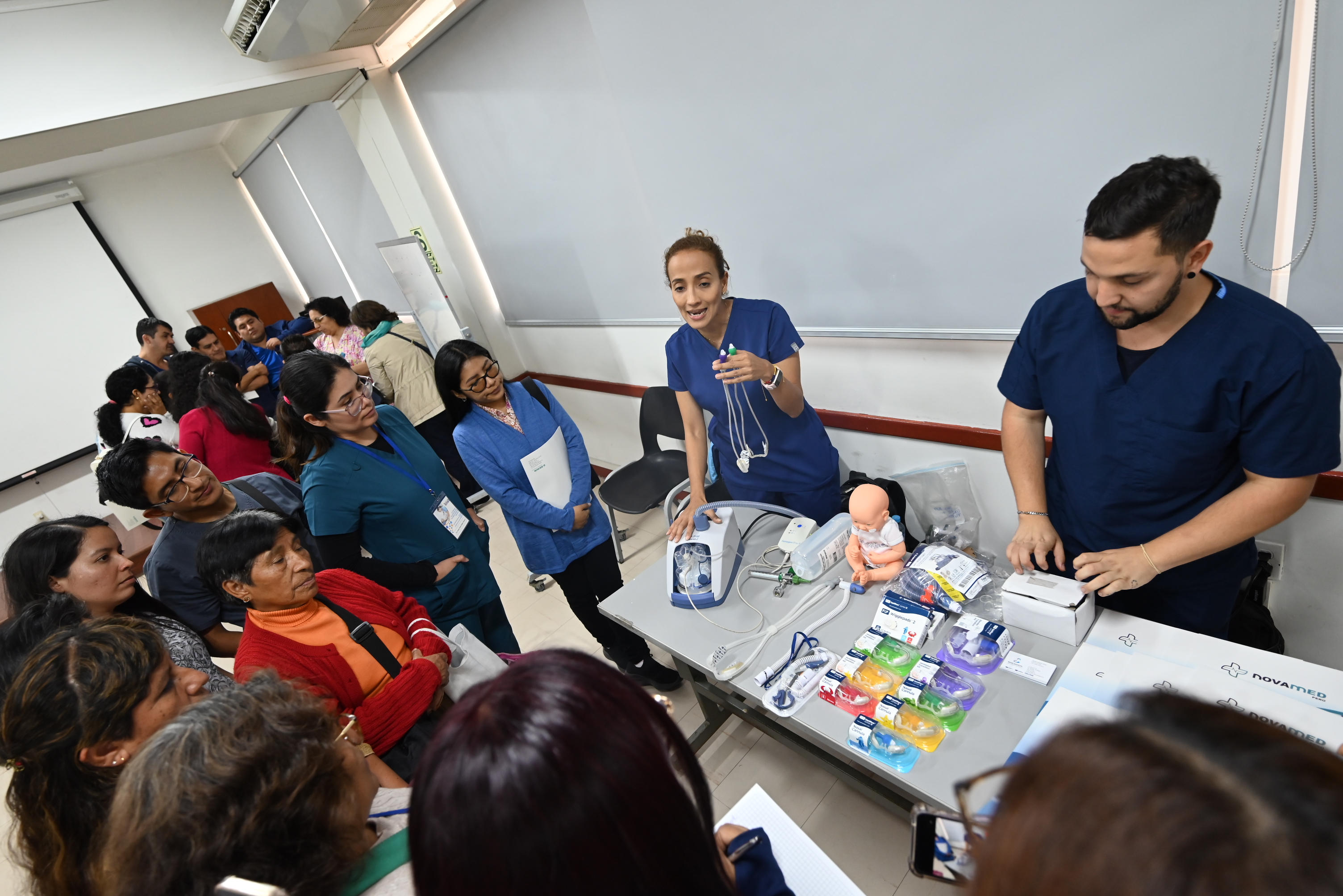 INSN capacita a pediatras de todo el país en taller de ventilación mecánica