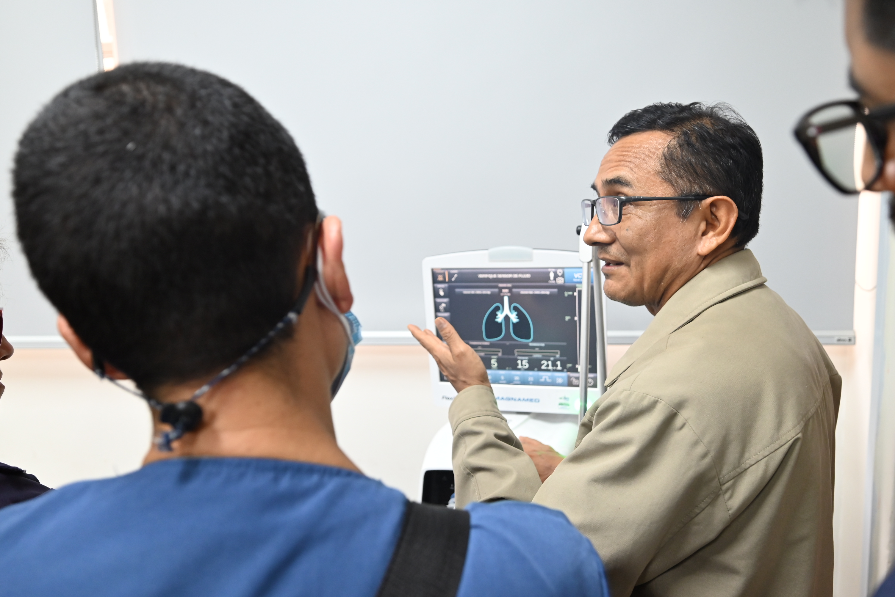 INSN capacita a pediatras de todo el país en taller de ventilación mecánica
