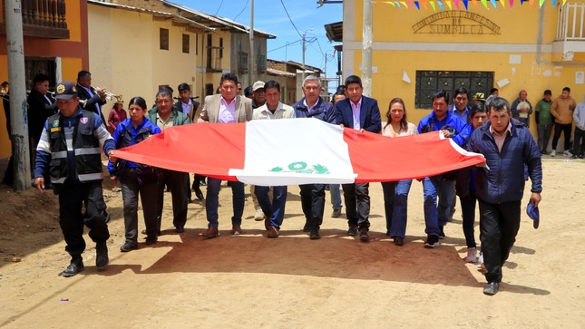 El Alcalde provincial Fernando Cárdenas participó de los actos protocolares por el aniversario de Sumbilca