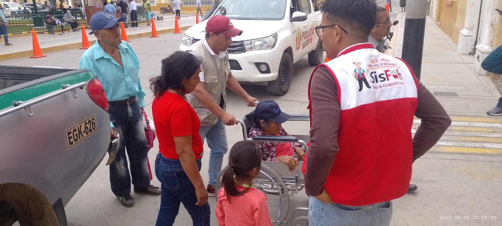 Traslado de adultos mayores para cobrar bonificación del Programa Pensión 65