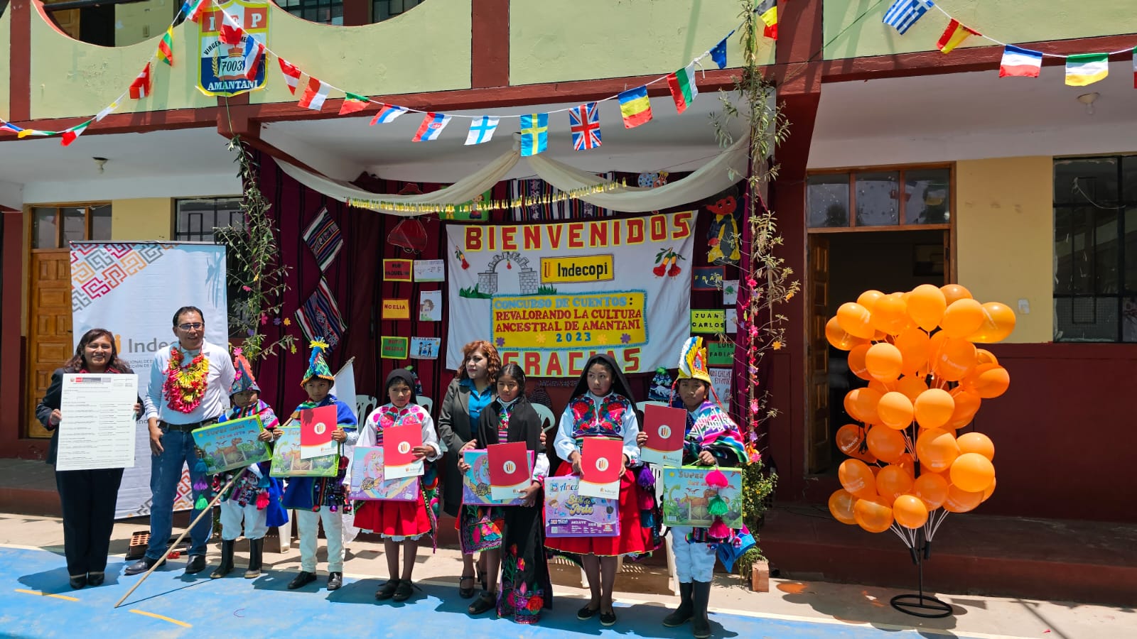 Seis escolares quechuas de la Isla Amantaní, en el lago Titicaca, registraron sus cuentos ante el Indecopi