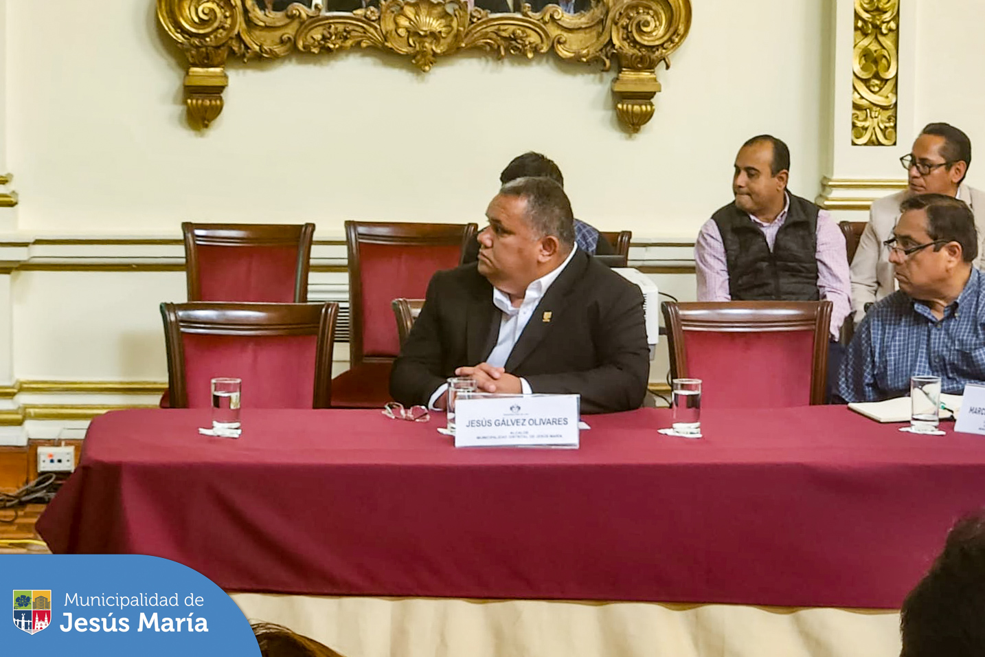 📣 ¡Seguimos trabajando por la seguridad de Jesús María!
Nuestro alcalde Jesús Gálvez Olivares, participó de una importante reunión de coordinación interdistrital organizada por la Municipalidad Metropolitana de Lima. En la actividad se trataron diversas acciones que se realizan de manera conjunta para fortalecer la Seguridad Ciudadana; entre ellas, la próxima adquisición de motos que potenciará el patrullaje integrado en los distritos. 💪🏍️