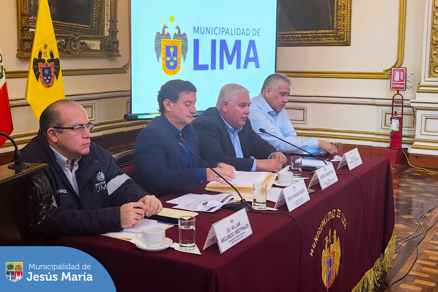 📣 ¡Seguimos trabajando por la seguridad de Jesús María!
Nuestro alcalde Jesús Gálvez Olivares, participó de una importante reunión de coordinación interdistrital organizada por la Municipalidad Metropolitana de Lima. En la actividad se trataron diversas acciones que se realizan de manera conjunta para fortalecer la Seguridad Ciudadana; entre ellas, la próxima adquisición de motos que potenciará el patrullaje integrado en los distritos. 💪🏍️