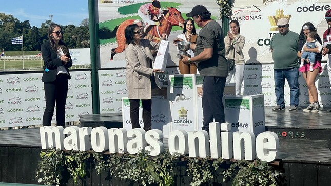 Embajadora del Perú en Uruguay entrega premio en el clásico Hipódromo de Maroñas en Montevideo