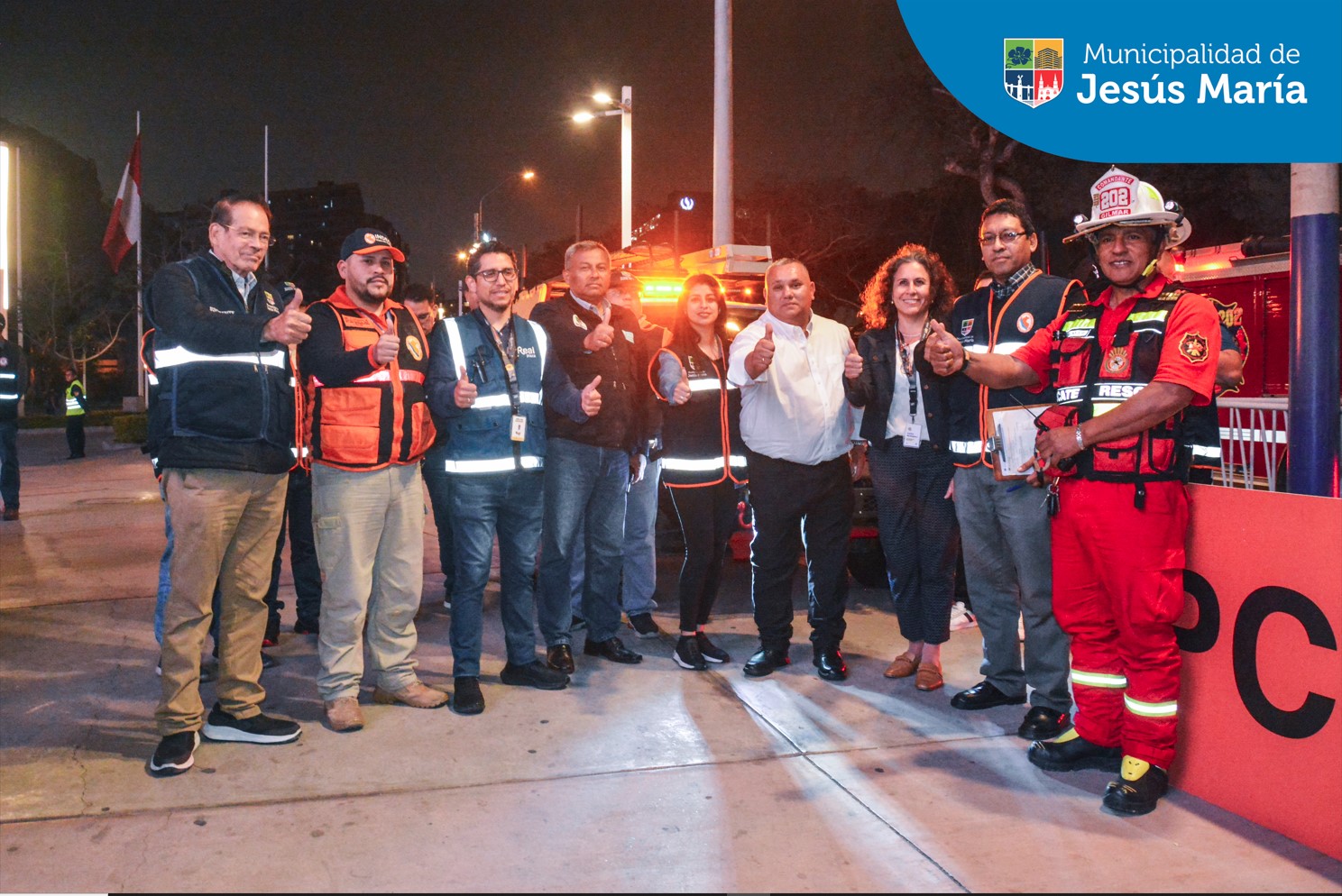 Conocedores de la importancia de las labores de prevención que debemos implementar como comunidad, el alcalde Jesús Gálvez Olivares, lideró el ejercicio de evacuación en caso de sismo en el Centro Comercial Real Plaza Salaverry.
¡Juntos y organizados podemos identificar mejor los peligros y repasar el plan familiar de emergencia! 💪