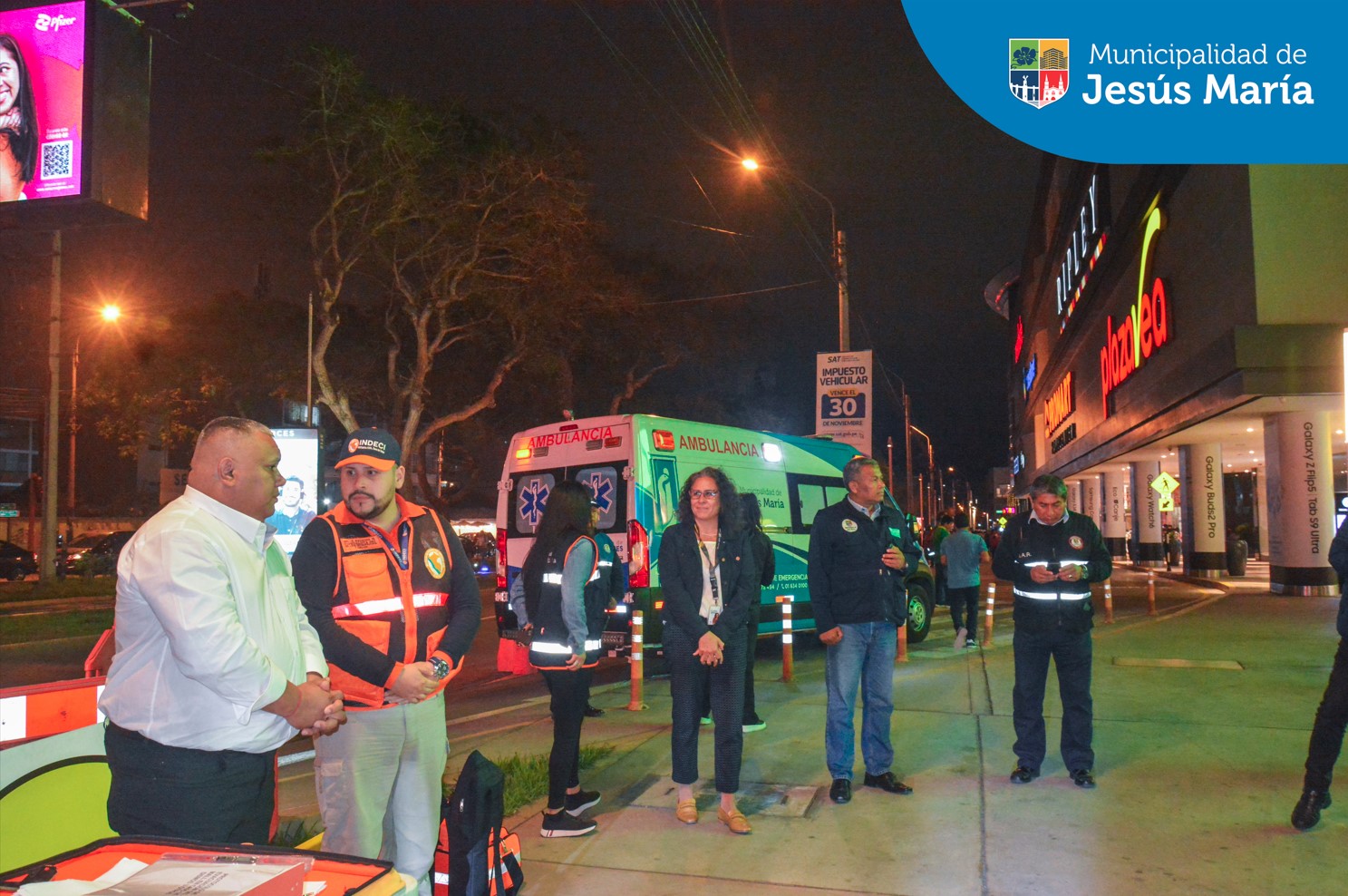 Conocedores de la importancia de las labores de prevención que debemos implementar como comunidad, el alcalde Jesús Gálvez Olivares, lideró el ejercicio de evacuación en caso de sismo en el Centro Comercial Real Plaza Salaverry.
¡Juntos y organizados podemos identificar mejor los peligros y repasar el plan familiar de emergencia! 💪