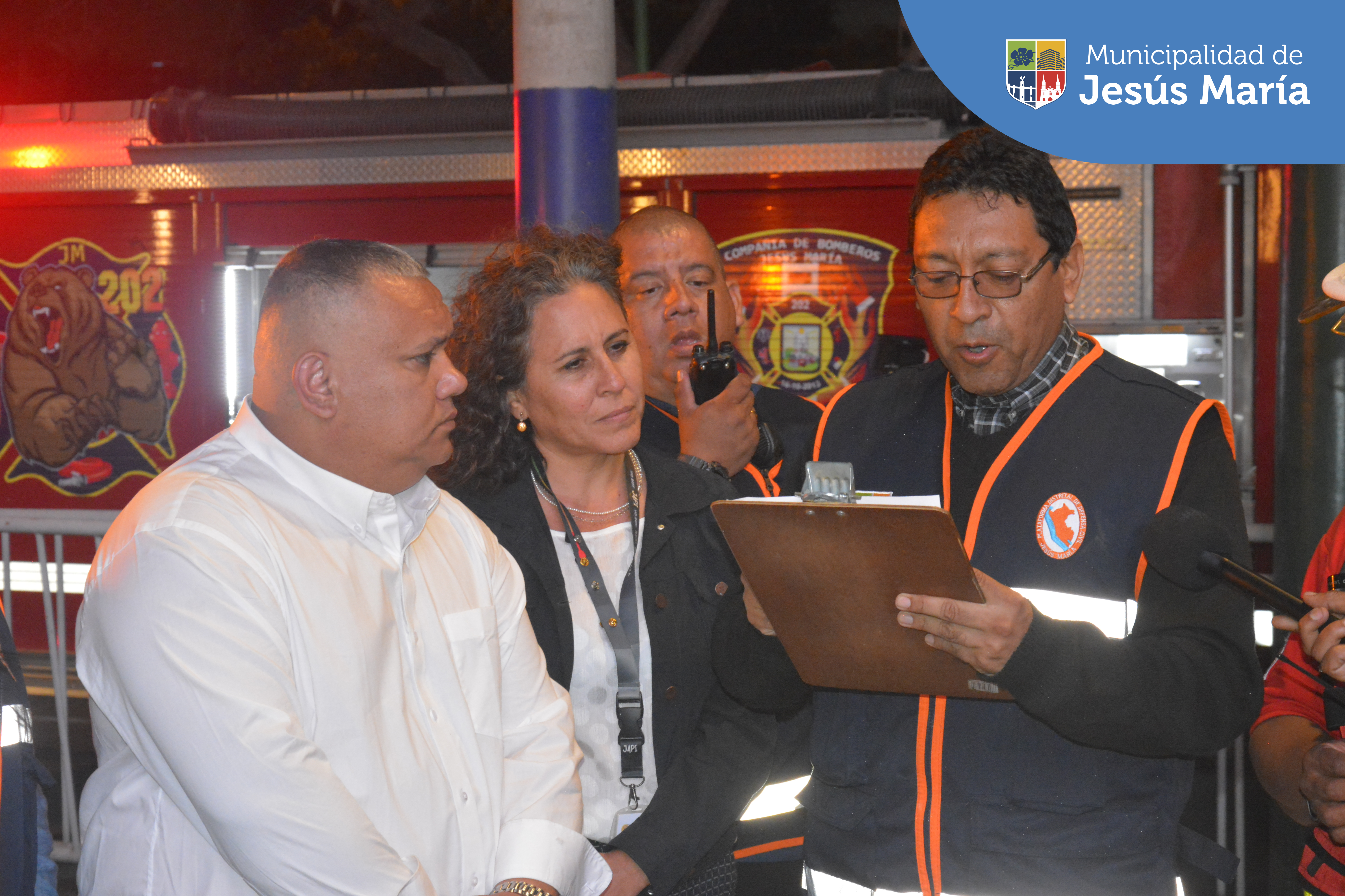 Conocedores de la importancia de las labores de prevención que debemos implementar como comunidad, el alcalde Jesús Gálvez Olivares, lideró el ejercicio de evacuación en caso de sismo en el Centro Comercial Real Plaza Salaverry.
¡Juntos y organizados podemos identificar mejor los peligros y repasar el plan familiar de emergencia! 💪