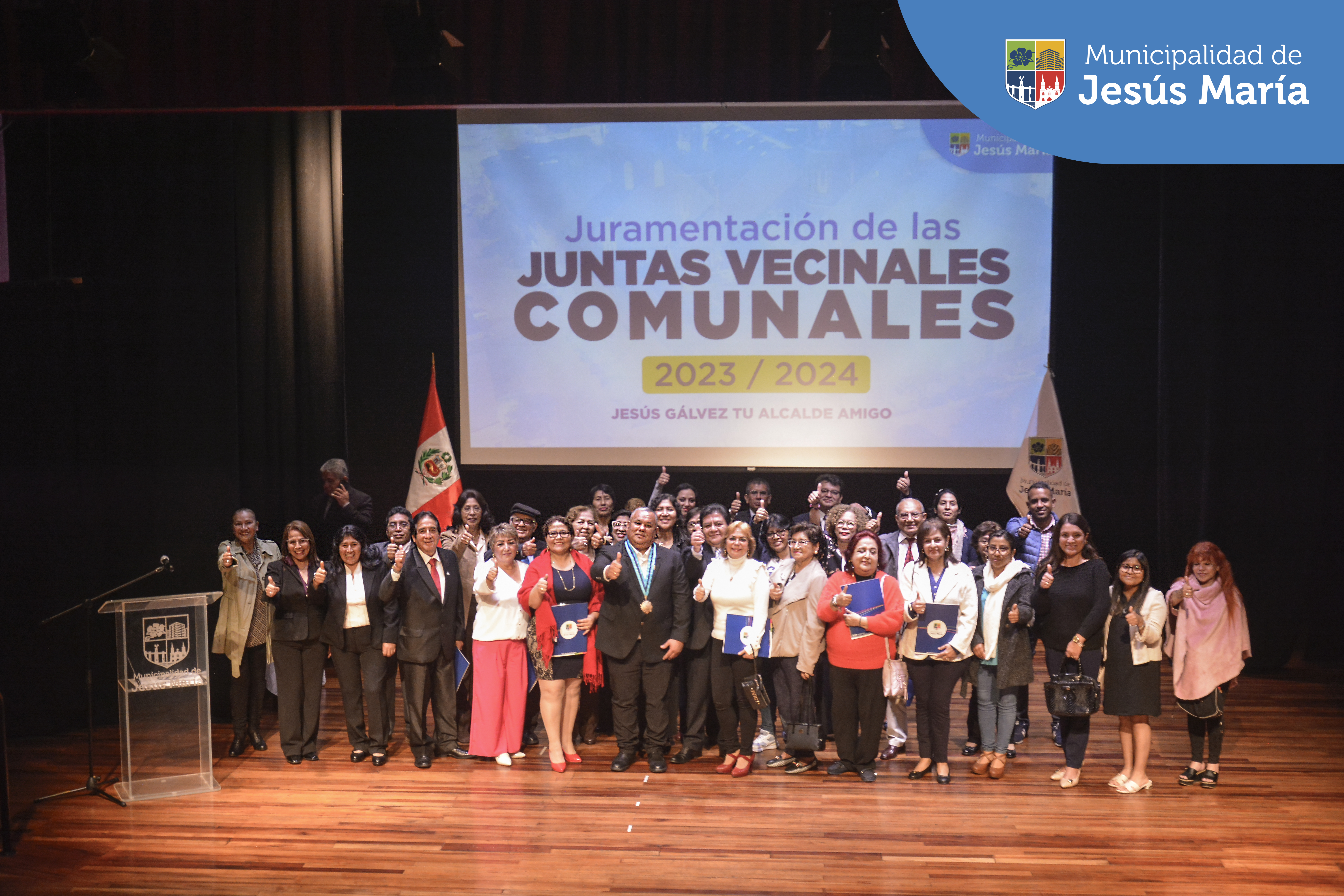 📷 Compartimos los momentos más resaltantes de la ceremonia de juramentación de los miembros de las Juntas Vecinales Comunales, elegidos en votación democrática el pasado 22 de octubre. 🗳️

✔️ El alcalde Jesús Gálvez Olivares, lideró la actividad y resaltó en su discurso la importancia que tienen las organizaciones vecinales para el desarrollo de sus respectivas zonas.

La lista de ganadores está disponibles en 🔗 https://bit.ly/45SdeE5
