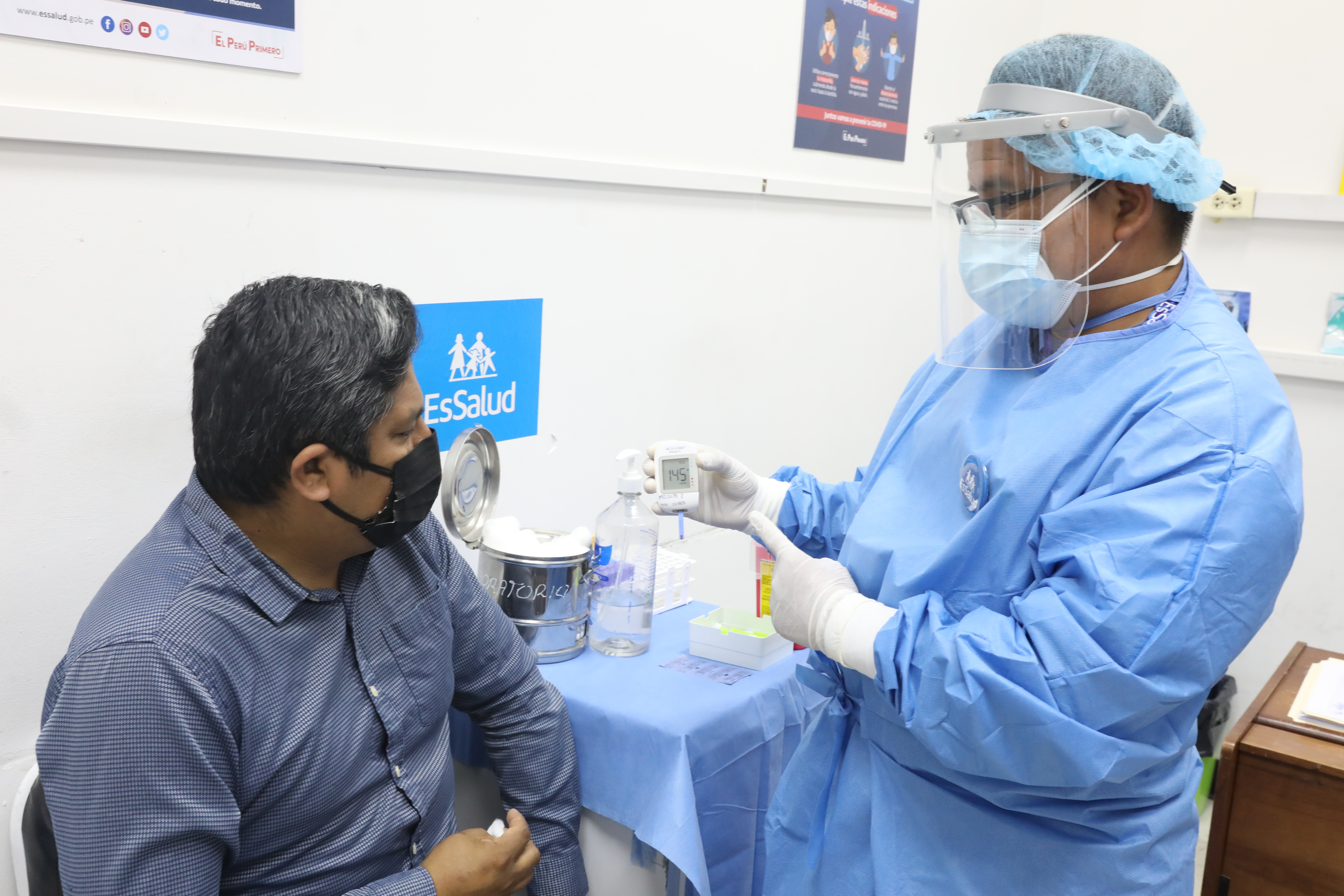 EsSalud realiza campaña gratuita sobre prevención de diabetes y obesidad para asegurados y no asegurados