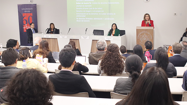 Vicepresidenta del TC Luz Pacheco durante su exposición en la Universidad de Lima.