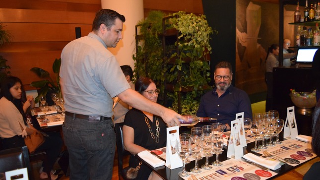 Embajada del Perú en Paraguay promueve el consumo del pisco con una cata y maridaje