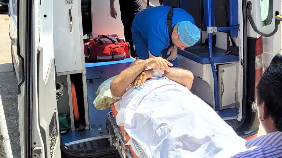 paciente dentro de ambulancia