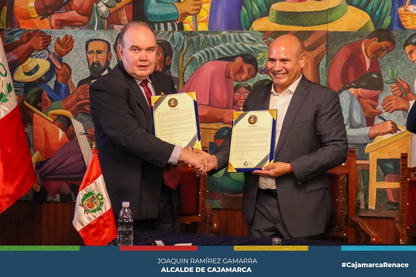 El alcalde provincial de Cajamarca, Joaquin Ramírez Gamarra, y el alcalde de la Municipalidad Metropolitana de Lima, Rafael López Aliaga, han unido fuerzas en una histórica carta de intención para consolidar un convenio de colaboración interinstitucional.
✅Su objetivo es establecer una colaboración sólida y sostenible en beneficio de la salud pública, el desarrollo territorial y urbano, la promoción del turismo, la gestión del transporte urbano, la seguridad ciudadana y otras iniciativas conjuntas que mejorarán la calidad de vida de los cajamarquinos.
✨📌Esta alianza promete un futuro más brillante y próspero para nuestra Cajamarca.