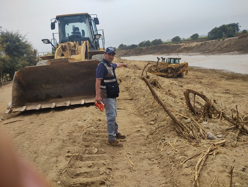 Se trabaja en una extensión aproximada de 2.62 km para dejar el cauce del río con un ancho promedio de 80 a 100 metros y una altura de 2 metros.