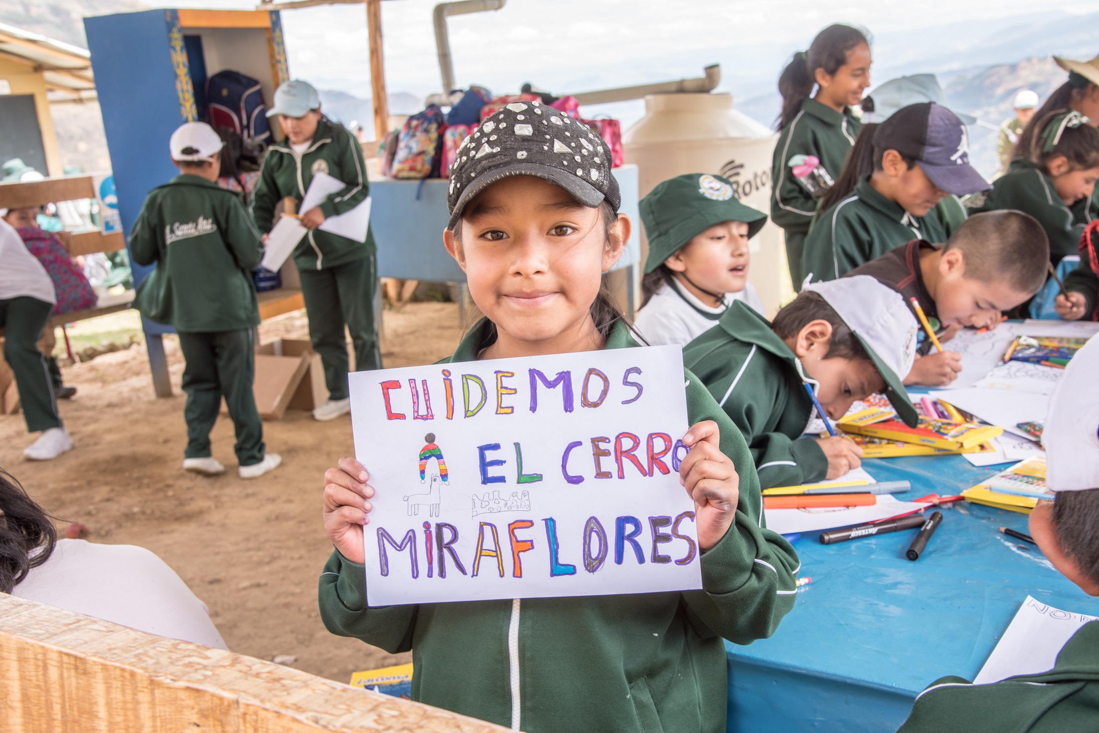 Escolares participando de la jornada culturale en Cerro Miraflores