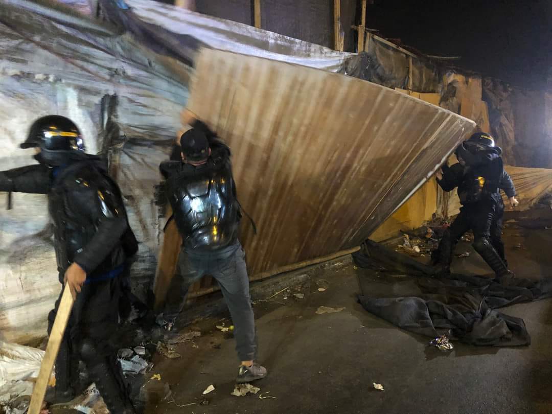 Personal fiscalizador recuperando zona posicionada 