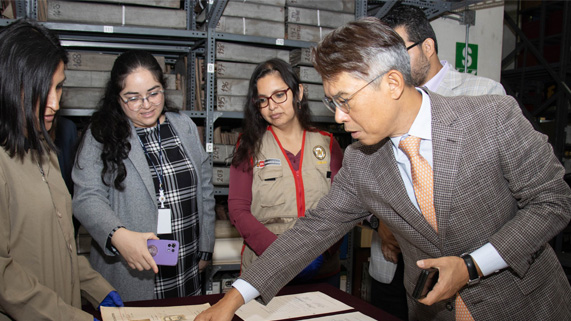 Visita del embajador de la República de Corea, Jong-Uk Choi