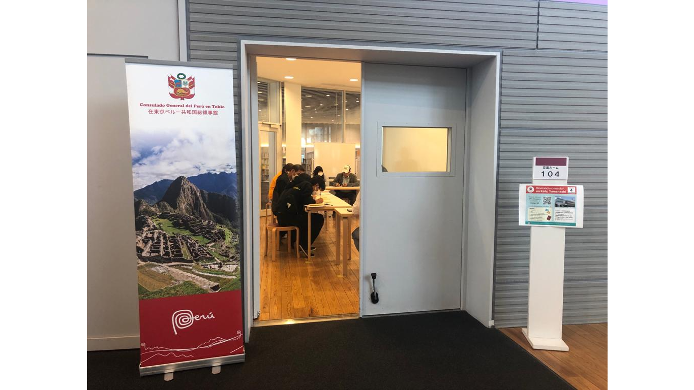 Peruanos en la prefectura de Yamanashi agradecieron visita del Consulado.