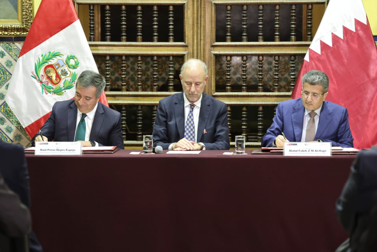 Perú y Catar suscriben Acuerdo de Servicios Aéreos que impulsará el turismo y comercio entre ambas naciones