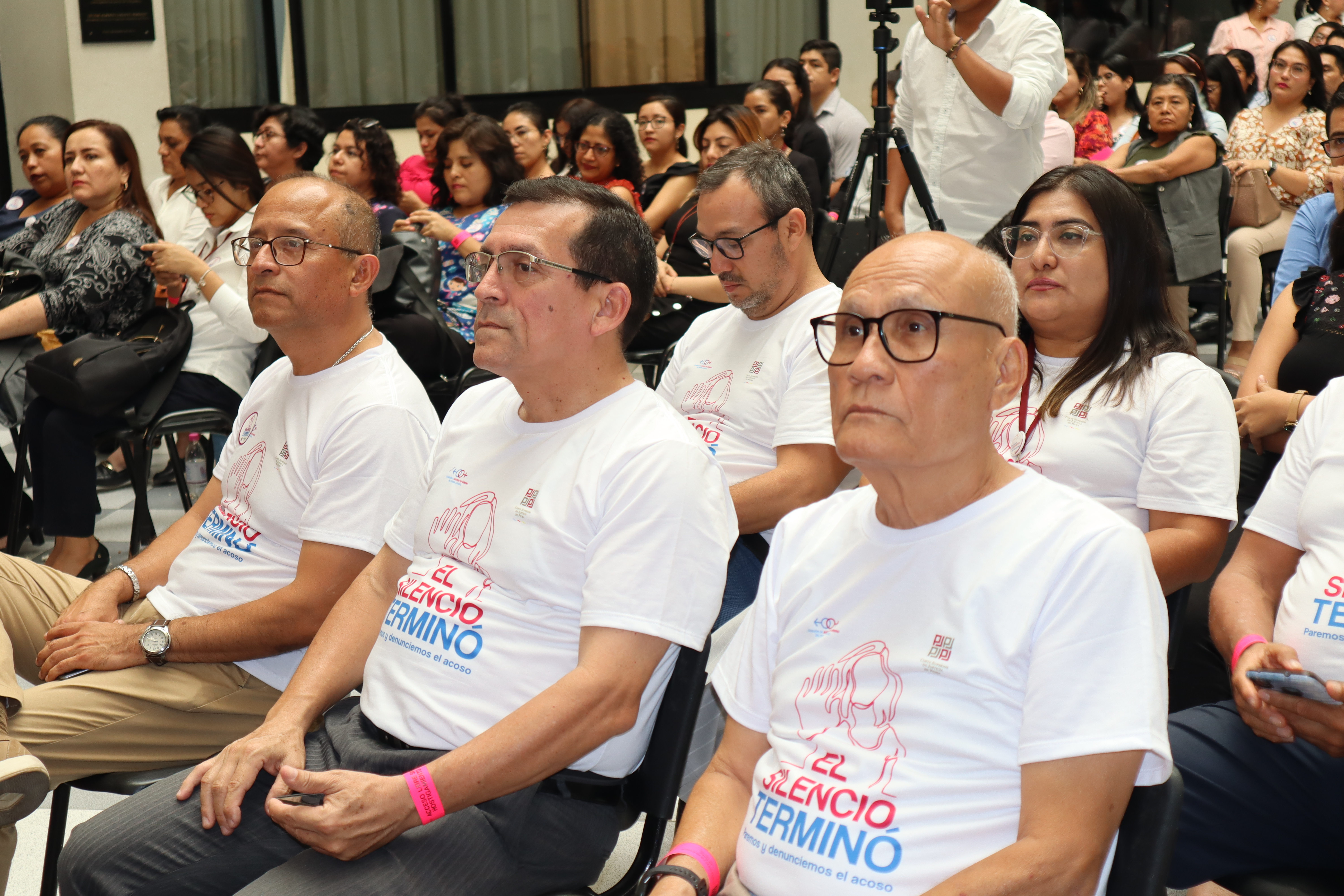 “El silencio terminó. Paremos y denunciemos el acoso”