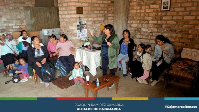 La Municipalidad Provincial de Cajamarca, a través de la subgerencia de Programas Sociales y Empadronamiento, en colaboración con la coordinación de Mujer Renace y Familia, se complace en anunciar el exitoso lanzamiento del primer taller de corte de cabello para damas en el Club de Madres del barrio Calispuquio, bajo el nombre de "Unidas por Calispuquio".
👨‍🏫Este es un taller que busca empoderar a las mujeres de la comunidad brindándoles habilidades valiosas. Durante la sesión inaugural, las participantes aprendieron técnicas básicas de corte de cabello, lo que les permitirá adquirir una habilidad que puede abrir puertas a futuras oportunidades profesionales.
💪La comuna local agradece a todas las personas involucradas en la organización de estos talleres y espera que esta iniciativa sea un paso significativo hacia el fortalecimiento de la comunidad y el empoderamiento de las mujeres. 