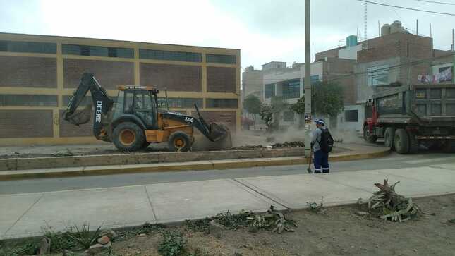POR DISPOSICIÓN DEL ALCALDE JUAN REAÑO SE REALIZÓ JORNADA DE LIMPIEZA EN EL SECTOR DE LA VILLA RECOGIENDO 8 TONELADAS DE DESMONTE
