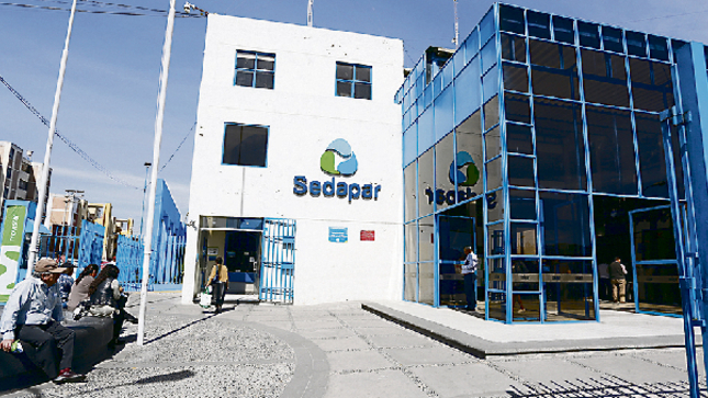 La Contraloría General identificó un perjuicio económico de S/ 9 209 344 a la empresa de Servicio de Agua Potable y Alcantarillado de Arequipa S.A. (Sedapar) por pagos indebidos realizados a trabajadores en los años 2020, 2021 y 2022 por conceptos no remunerativos de refrigerio, asignación alimenticia y movilidad, los cuales fueron pactados como condiciones de trabajo en convenios colectivos.
