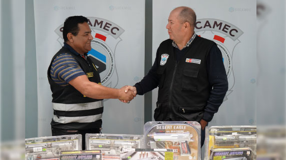 Sucamec entregó 117 armas distintas a las de fuego y 9500 municiones a la Policía Nacional del Perú (PNP)