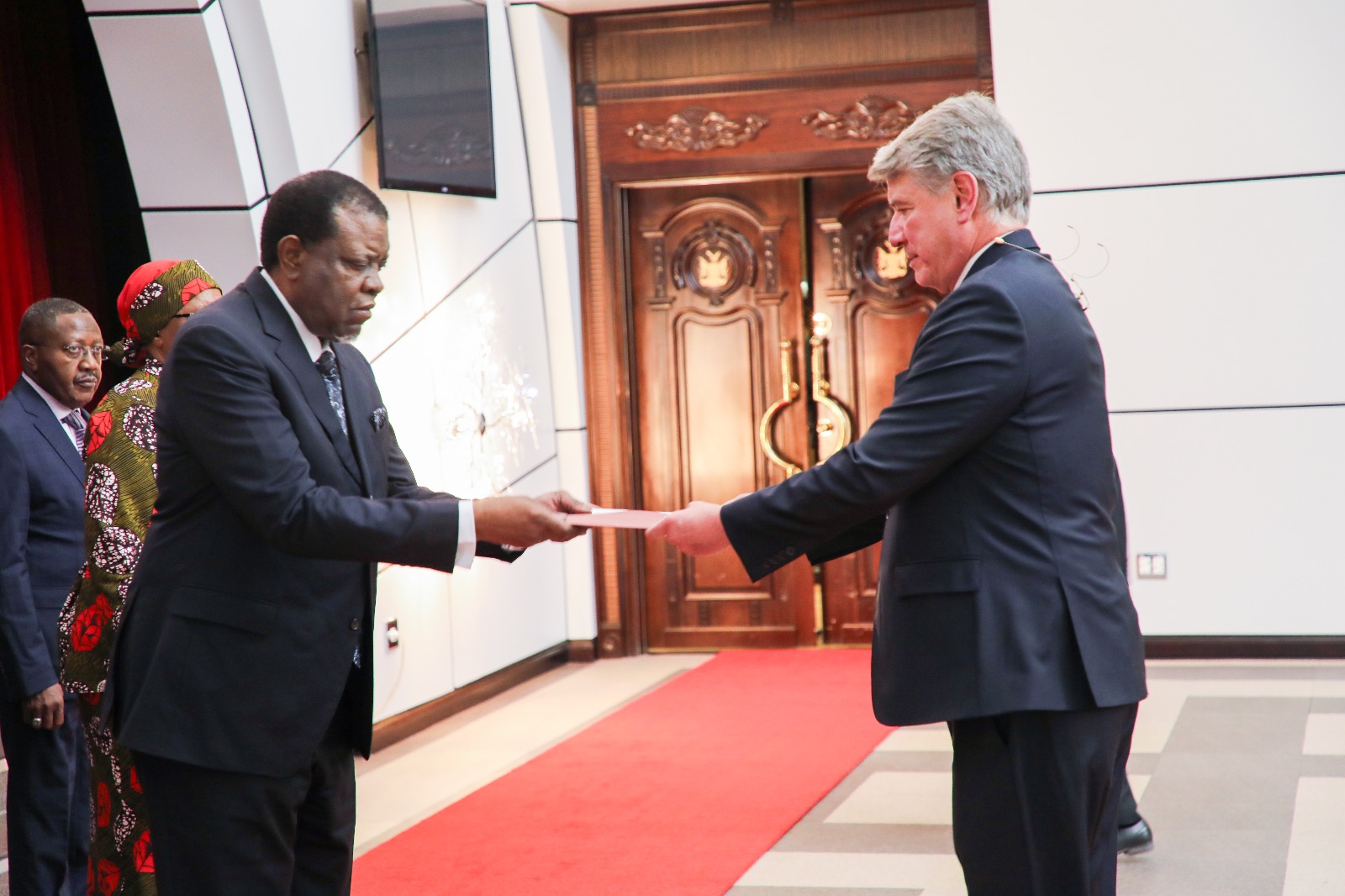 el 19 de octubre el Embajador Jorge Rubio Correa presentó al Presidente de Namibia, Hage Geingob, las Cartas Credenciales que lo acreditan como Embajador Extraordinario y Plenipotenciario del Perú ante la República de Namibia.