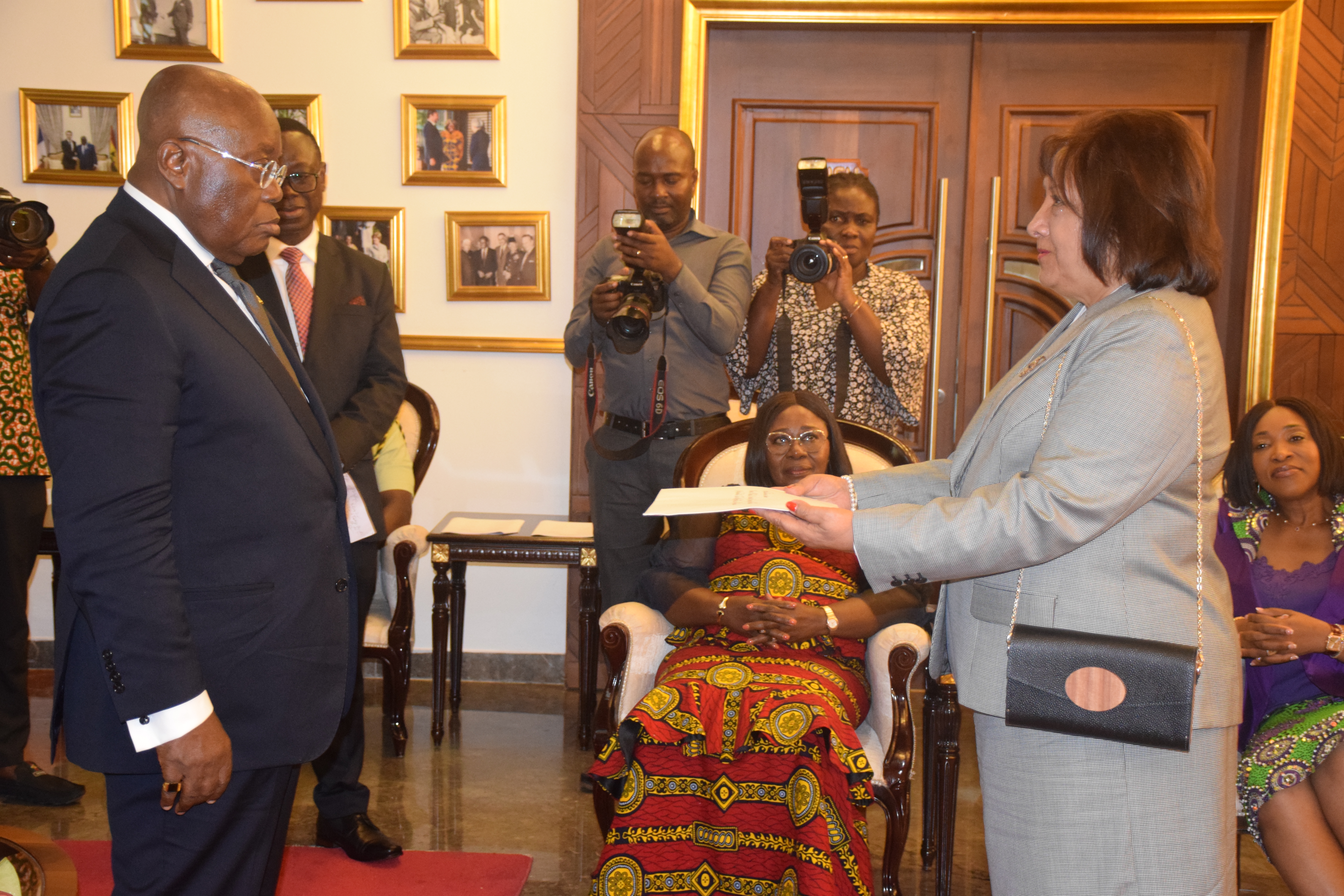 El 17 de octubre, la Embajadora Liliana Gómez de Weston hizo entrega de las Cartas Credenciales que la acreditan como embajadora extraordinaria y plenipotenciaria del Perú en Ghana ante el presidente de ese país, Nana Addo Dankwa Akuffo-Addo.