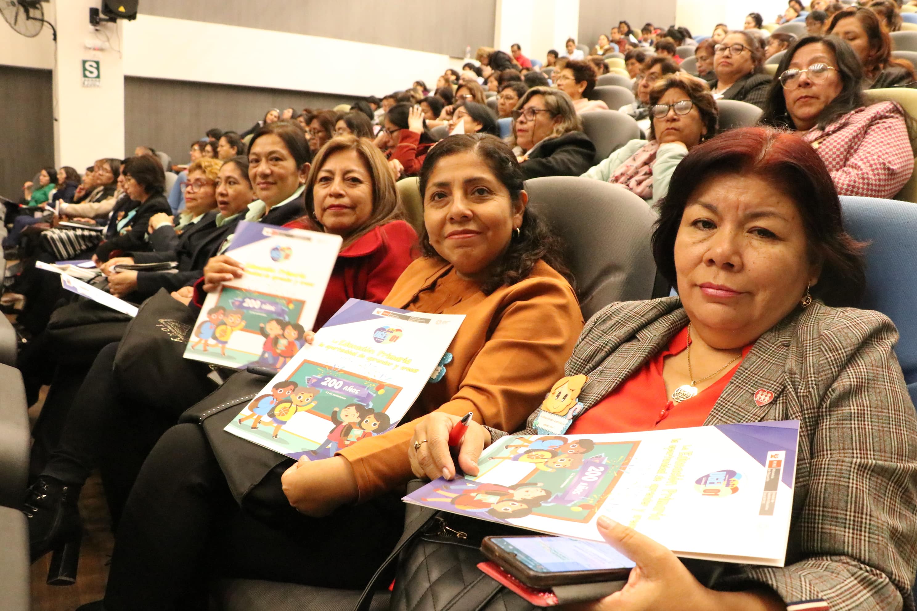 Ugel Uno celebro 200 años de la educación primaria con encuentro pedagógico