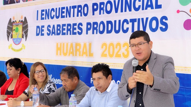 Adultos mayores compartieron sus valiosos "Saberes Productivos" en nuestra Plaza de Armas
