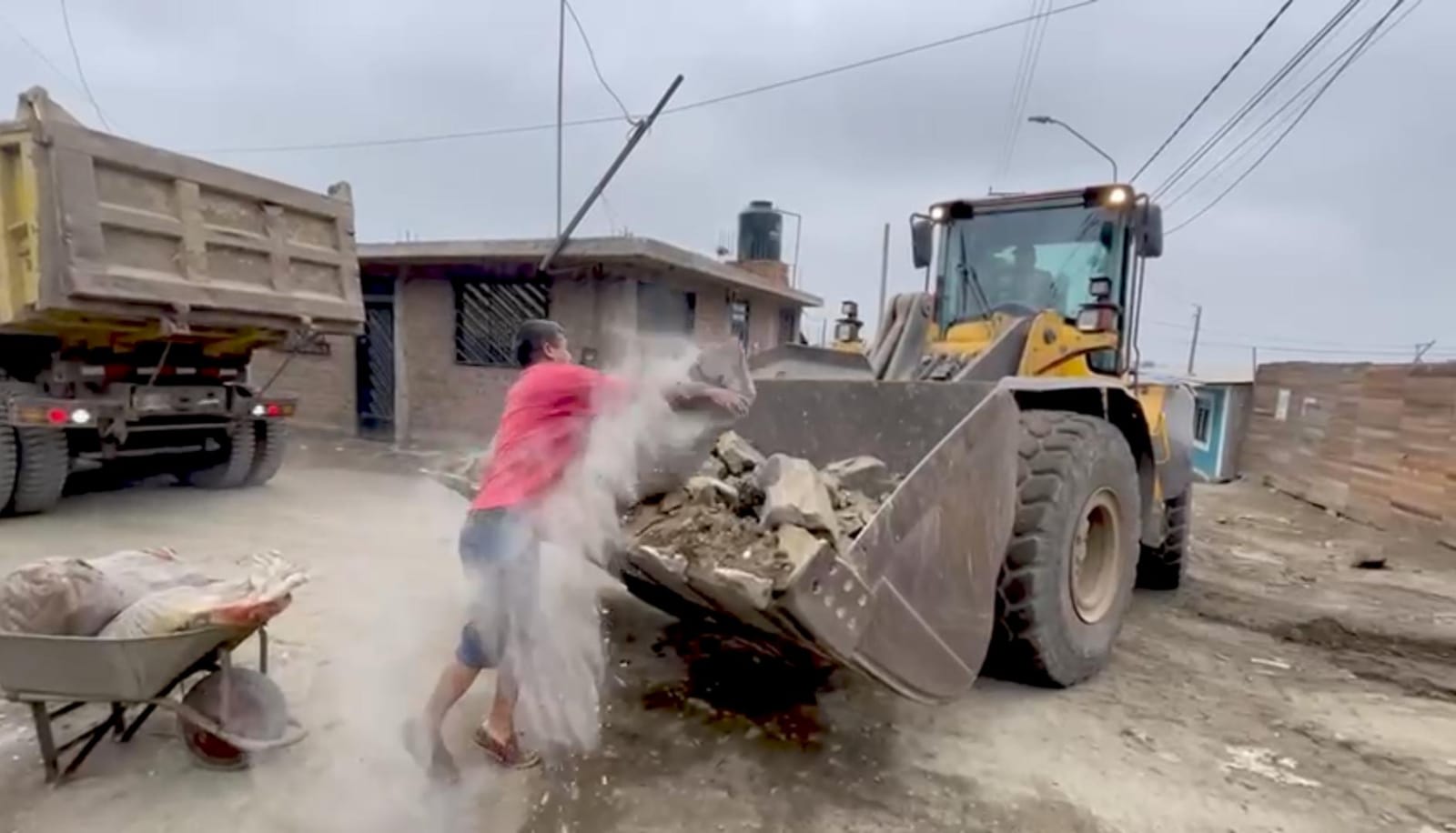 MPH limpió vías y ayudó a más vecinos a limpiar sus techos a través de campaña "Techo Limpio"