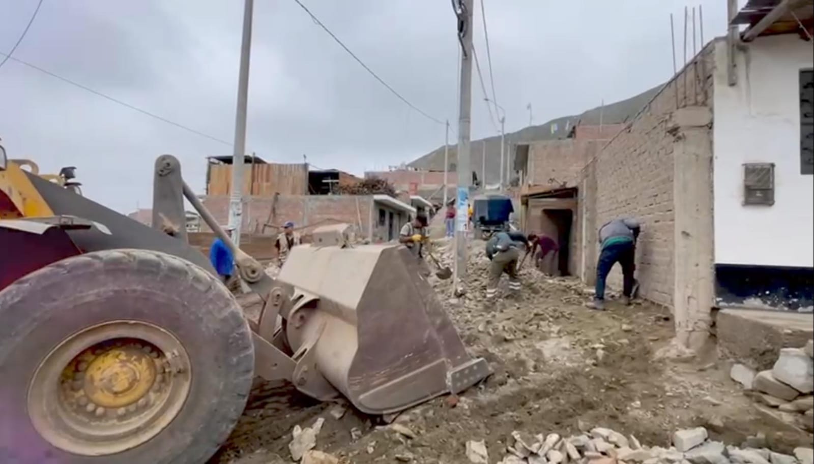 MPH limpió vías y ayudó a más vecinos a limpiar sus techos a través de campaña "Techo Limpio"