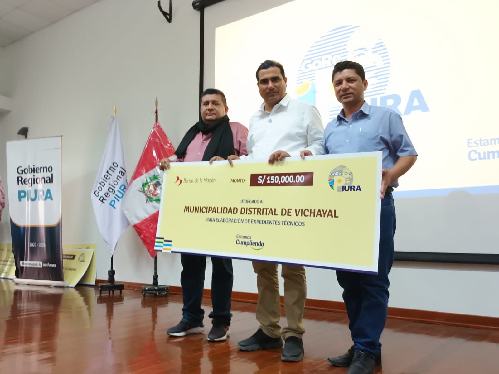 a realizado una entrega simbólica de fondos a la Municipalidad Distrital de Vichayal,