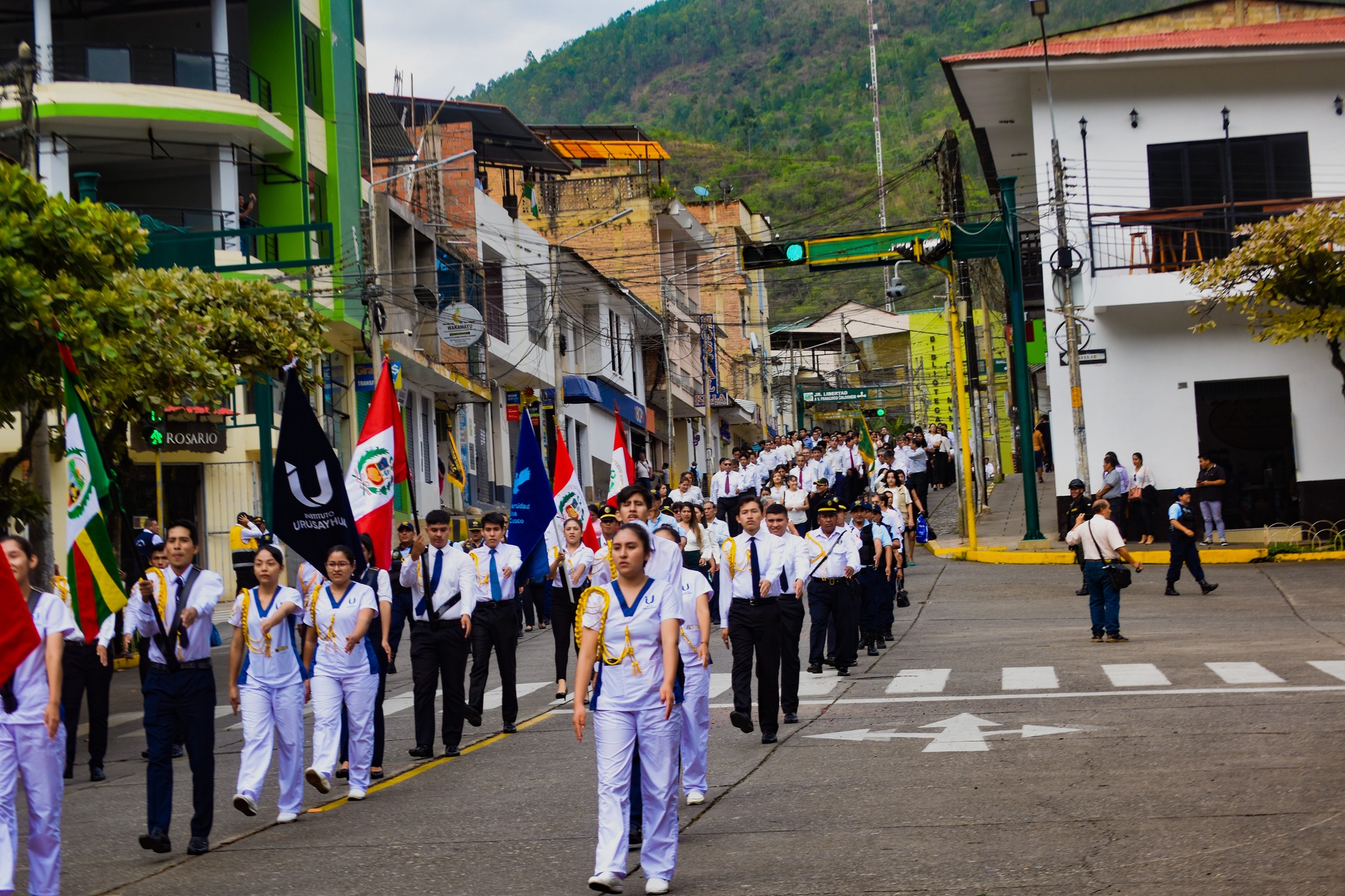 Celebrando 105 años de grandeza paseo e izamiento de la bandera