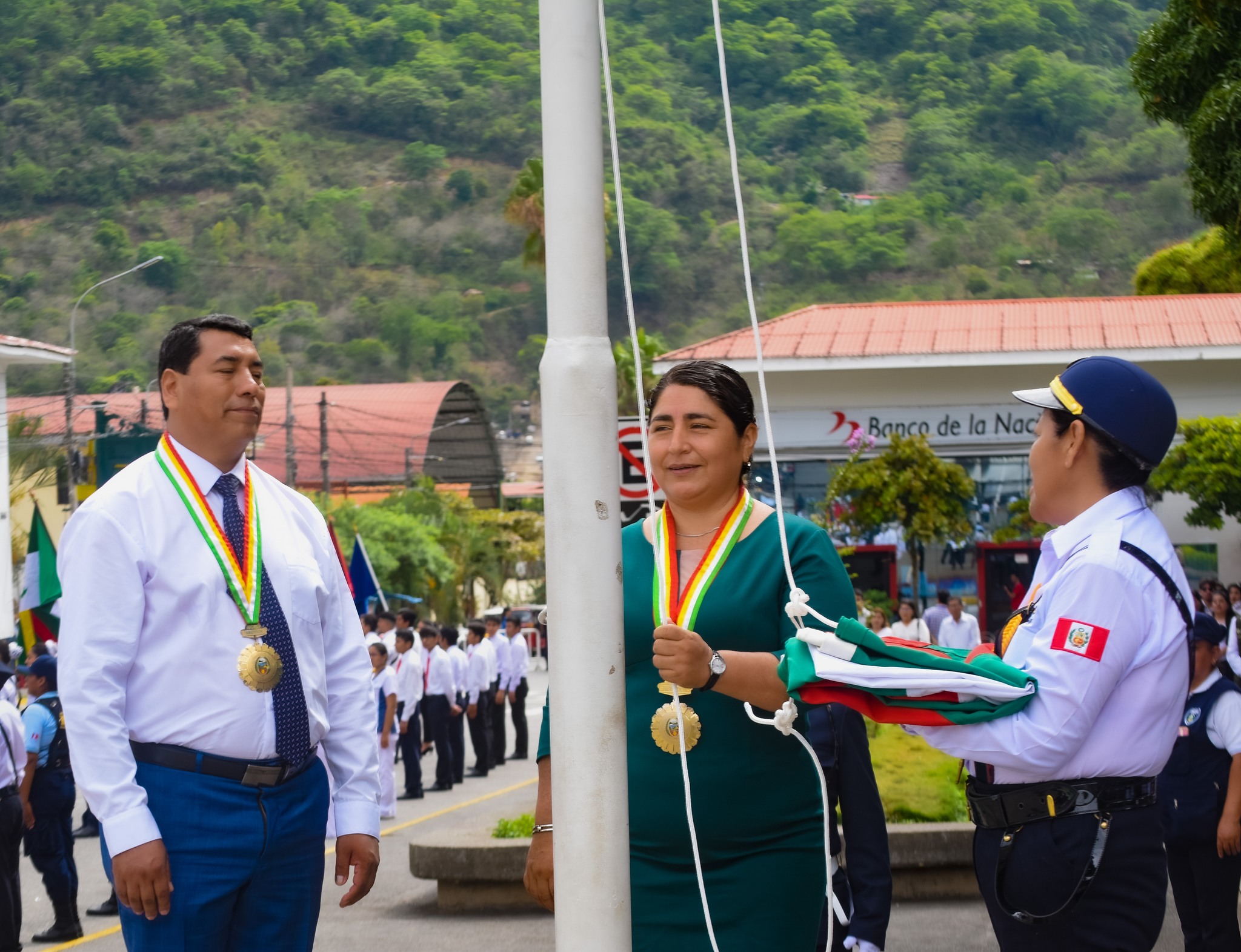 Celebrando 105 años de grandeza paseo e izamiento de la bandera