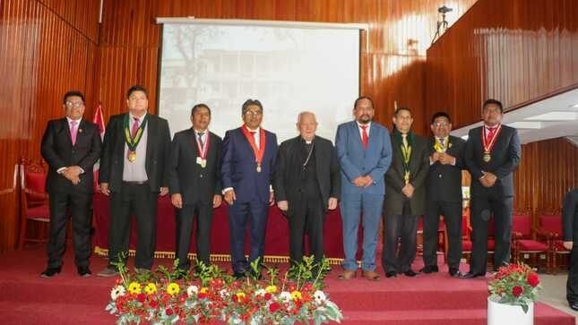 ALCALDE JUAN REAÑO PARTICIPA DE CEREMONIA POR EL 30° ANIVERSARIO DE LA CORTE SUPERIOR DE JUSTICIA DE HUAURA 