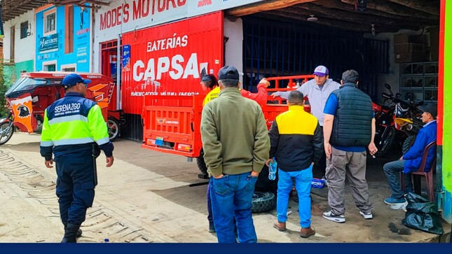 Desalojar a Comerciantes que Invadieron las Pistas y Veredas