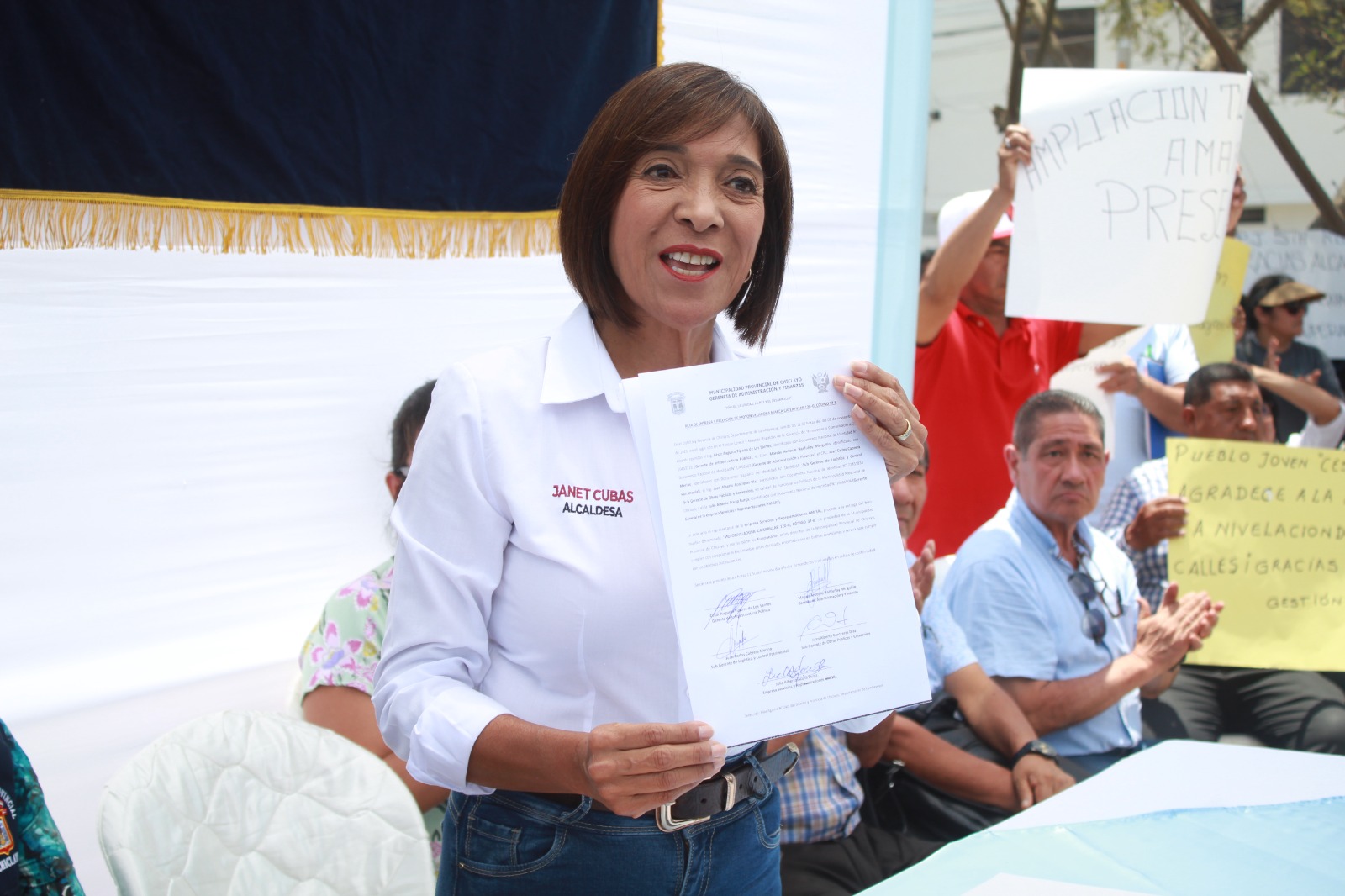 Alcaldesa Janet Cubas recupera motoniveladora fuera de servicio desde 2019 y en controversia legal