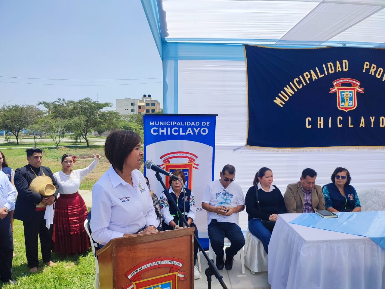 Alcaldesa Janet Cubas recupera motoniveladora fuera de servicio desde 2019 y en controversia legal