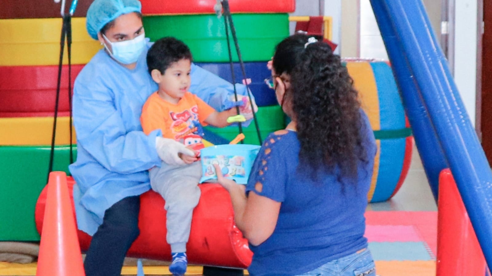 INR realizó más de 16 000 atenciones médicas especializadas a menores con discapacidad