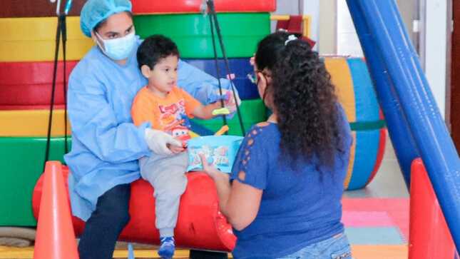 INR realizó más de 16 000 atenciones médicas especializadas a menores con discapacidad