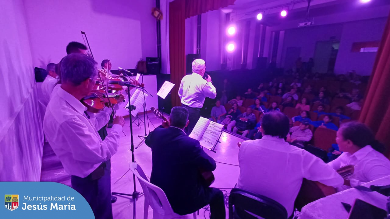 🎶 Como parte de las actividades culturales programadas para el mes de noviembre, la Asociación de Vientos del Perú nos deleitó con un recital de quenas andinas. 🎙👏
¿Quieres ser el primero en enterarte de todo? 📲 Únete a nuestro Canal de WhatsApp y no te pierdas ninguna de las actividades culturales de Jesús María 👉 https://bit.ly/40lOnXU.