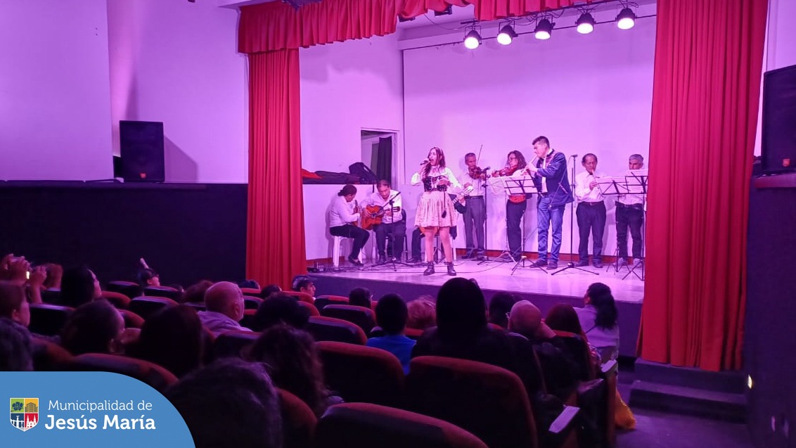 🎶 Como parte de las actividades culturales programadas para el mes de noviembre, la Asociación de Vientos del Perú nos deleitó con un recital de quenas andinas. 🎙👏
¿Quieres ser el primero en enterarte de todo? 📲 Únete a nuestro Canal de WhatsApp y no te pierdas ninguna de las actividades culturales de Jesús María 👉 https://bit.ly/40lOnXU.