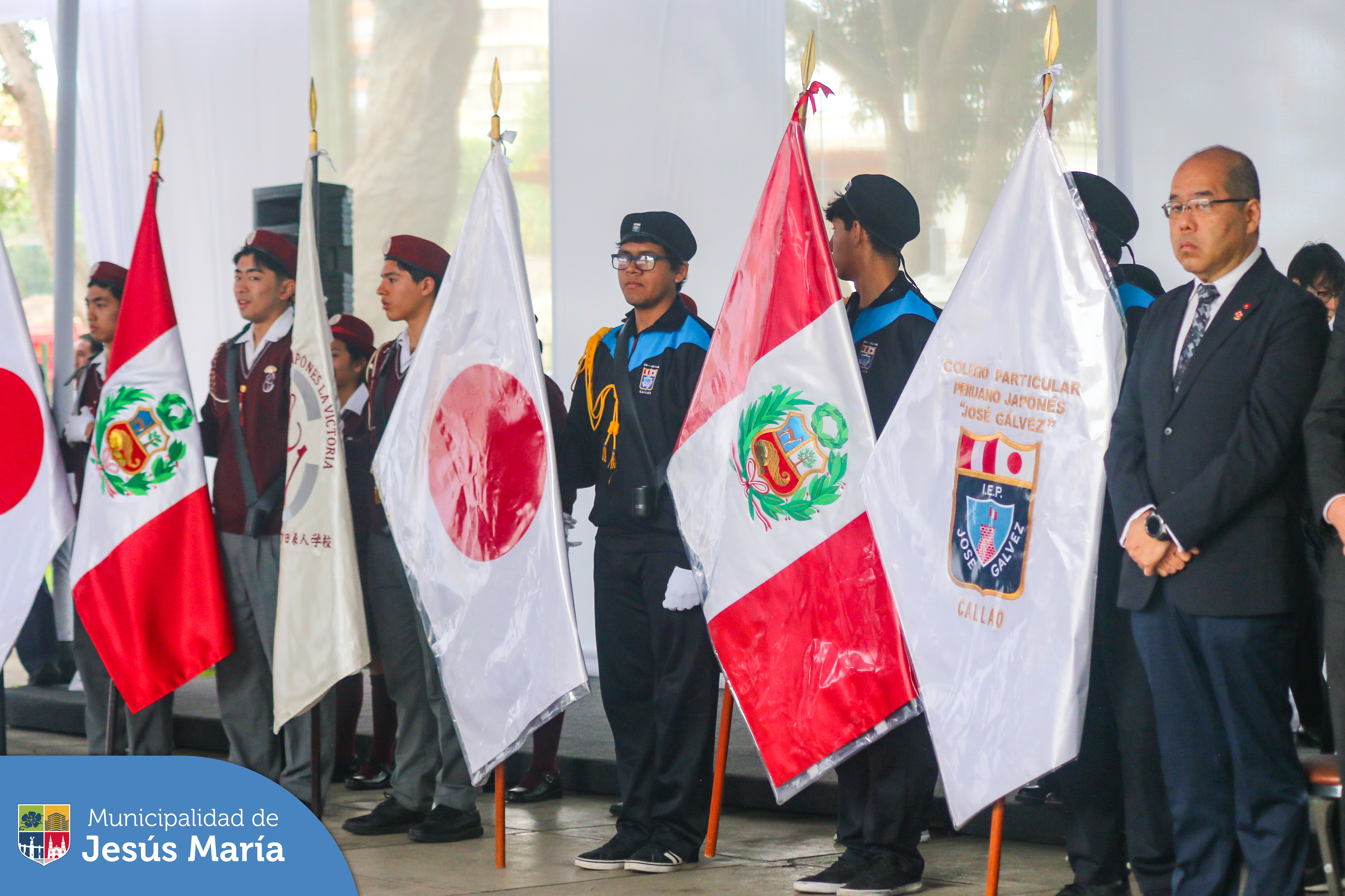 👉🏻 En el marco de las celebraciones por los 150 años de lazos diplomáticos entre Japón 🇯🇵 y Perú 🇵🇪, nos visitó la princesa nikkei Kako.
👉🏻 El alcalde Jesús Gálvez Olivares, la recibió en ceremonia protocolar que se realizó en el Puente de la Amistad de nuestro emblemático Campo de Marte.