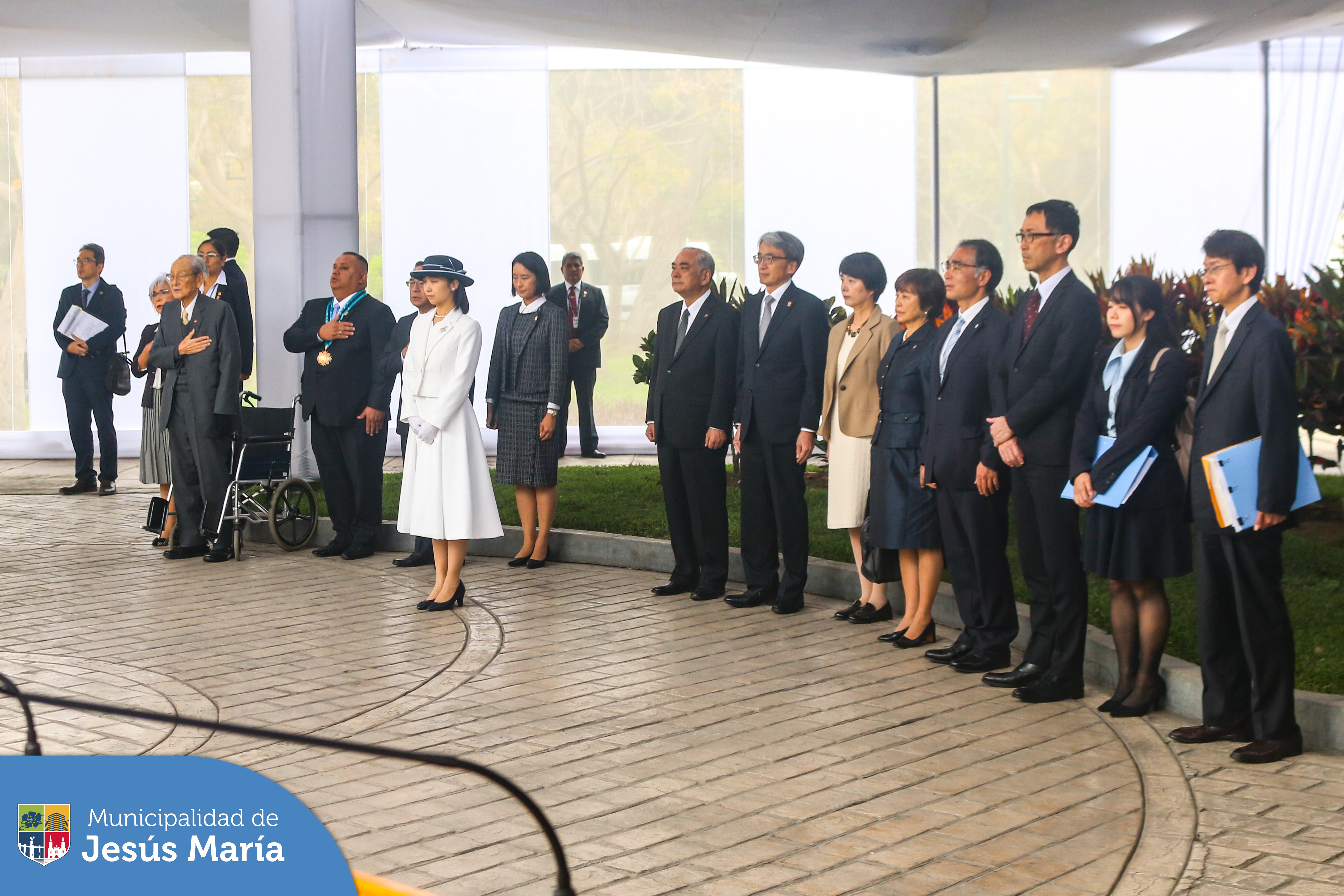 👉🏻 En el marco de las celebraciones por los 150 años de lazos diplomáticos entre Japón 🇯🇵 y Perú 🇵🇪, nos visitó la princesa nikkei Kako.
👉🏻 El alcalde Jesús Gálvez Olivares, la recibió en ceremonia protocolar que se realizó en el Puente de la Amistad de nuestro emblemático Campo de Marte.