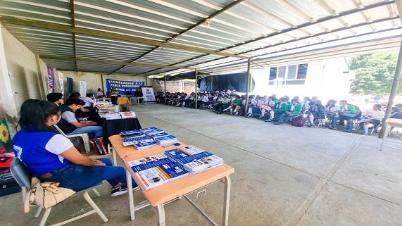 DRTEP Piura realizó la Feria Vocacional "Camino al éxito" en la I.E César Vallejo - Serran