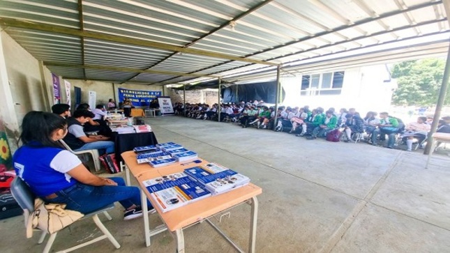 DRTEP Piura realizó la Feria Vocacional "Camino al éxito" en la I.E César Vallejo - Serran 