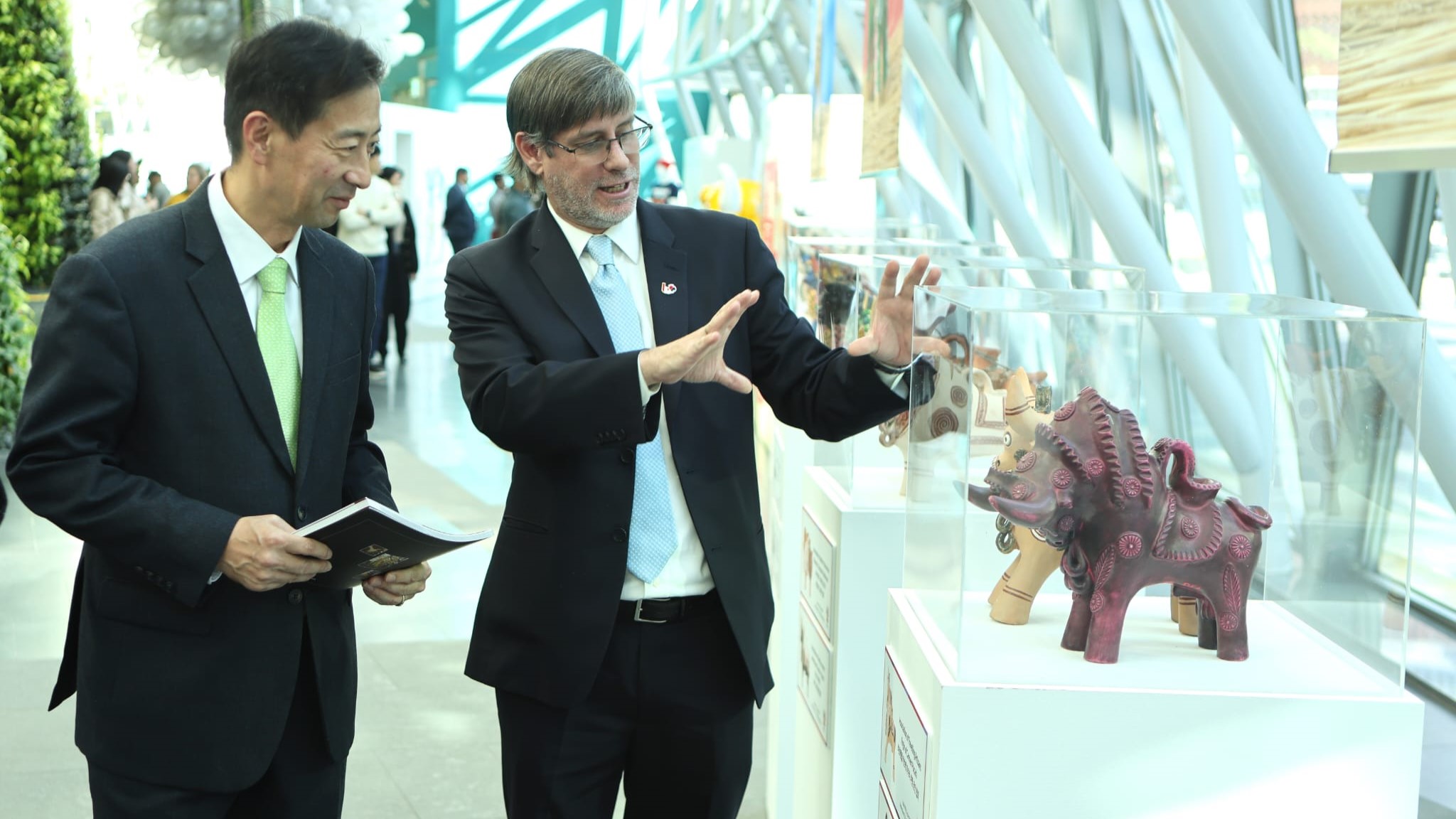 Embajada del Perú en Corea inaugura la exhibición “Torito de Pucará, embajador del Altiplano”